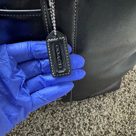 Black coach bleecker weekender tote retired style of bag small blemishes - Picture 15 of 16